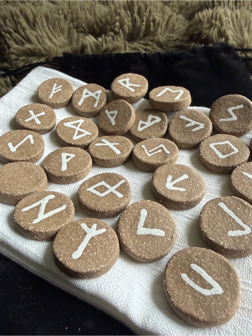 Hand Crafted Brown Stoneware Rune Set with White Symbols and Pouch